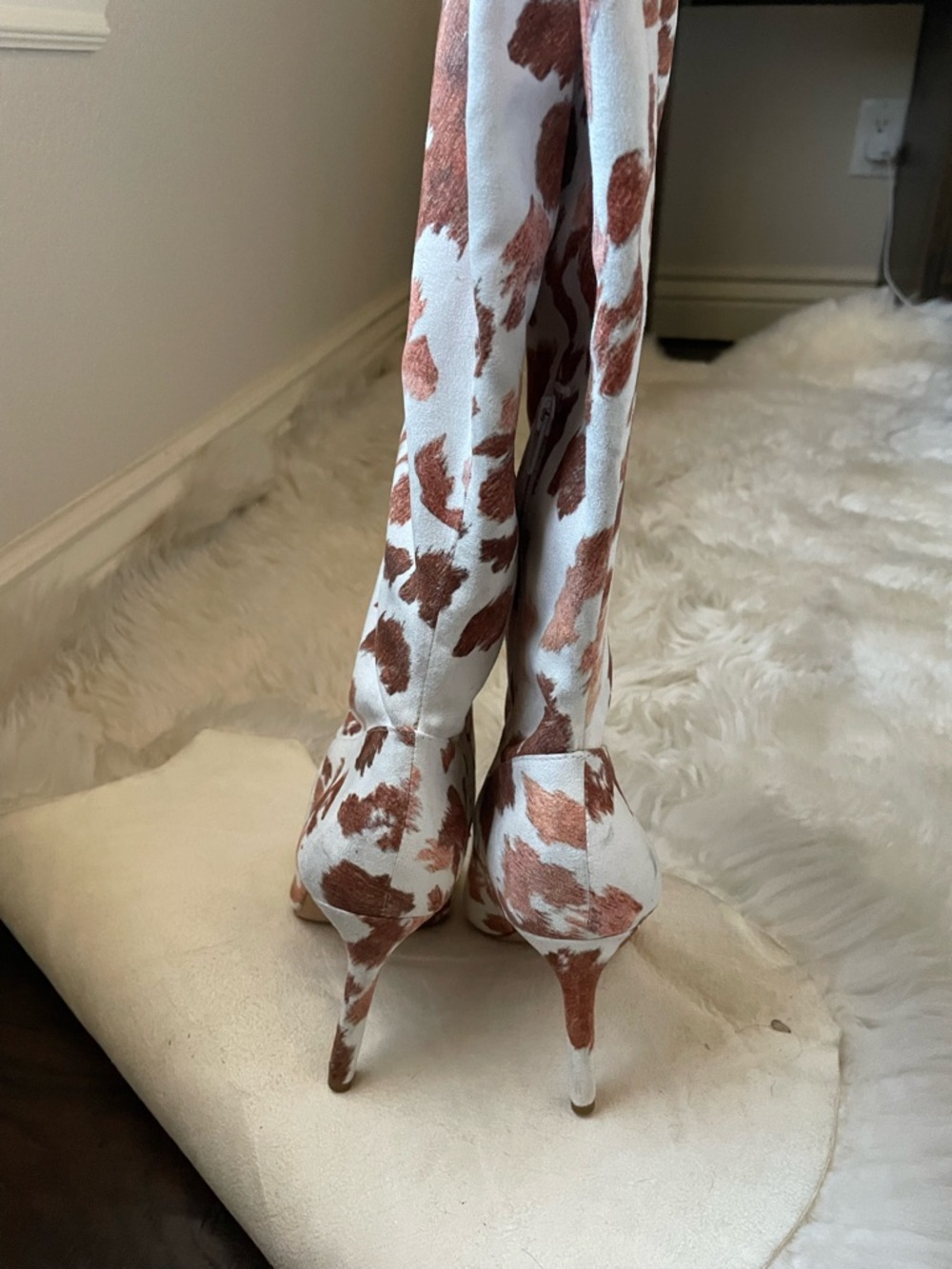 BNWOT Gianni bini white cow print knee high heel boots - Picture 2 of 3